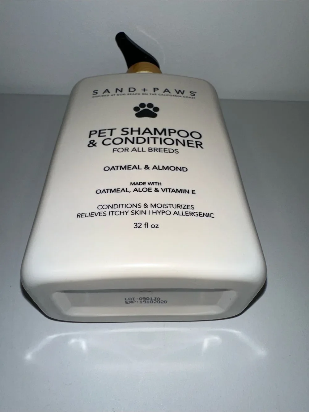 Sand + Paws Oatmeal & Almond 2 in 1 Pet Shampoo & Conditioner 32 oz